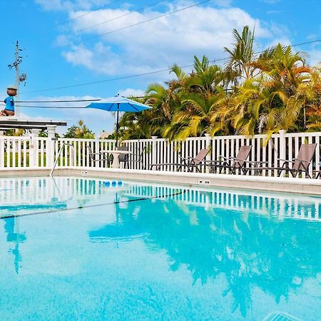 Poolside King Cottage With Kitchen - 10 Minutes To Beach! Fort Myers Bagian luar foto