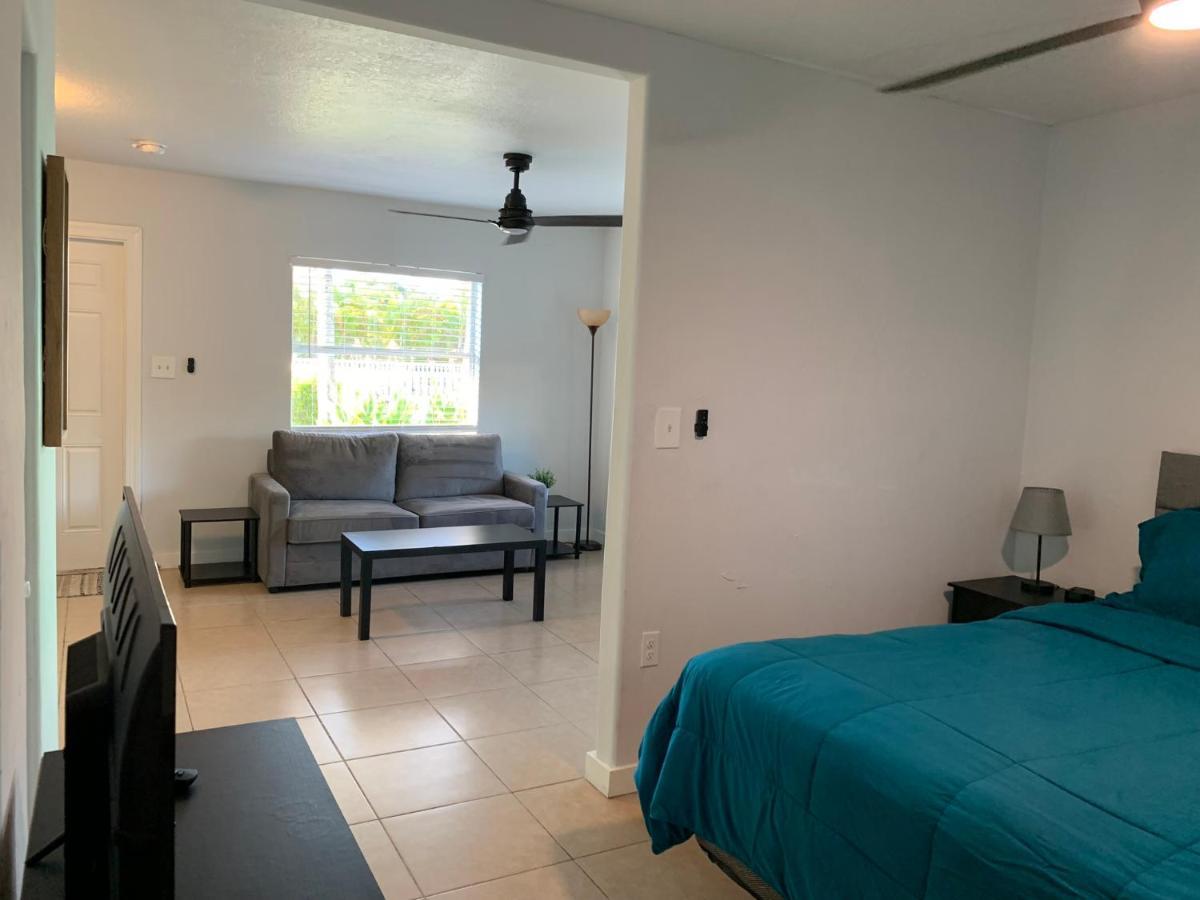 Poolside King Cottage With Kitchen - 10 Minutes To Beach! Fort Myers Bagian luar foto